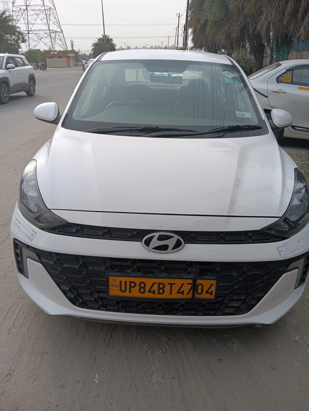 Hyundai i20 taxi in Noida
